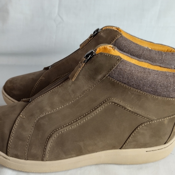 Clarks Women's High top Suede Sneakers Size 11 Casual Front Zip Contour Cushion - Picture 4 of 15